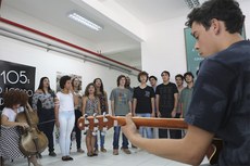 Apresentação também contou com encenações teatrais e dança