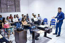 Servidores de diferentes campi participaram do curso ministrado pelo administrador e mestre em Gestão, Fernando Segalote.