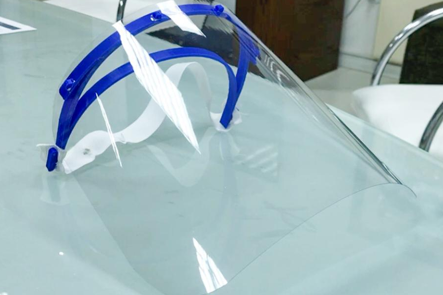 Em pouco mais de duas semanas, IFF já produziu 1.131 protetores faciais para doação