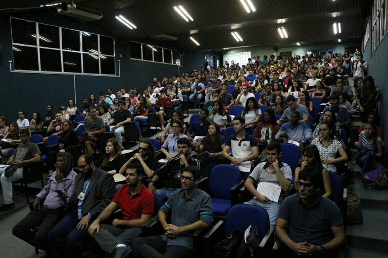 Estudantes do IFF participam de palestra sobre o Canadá