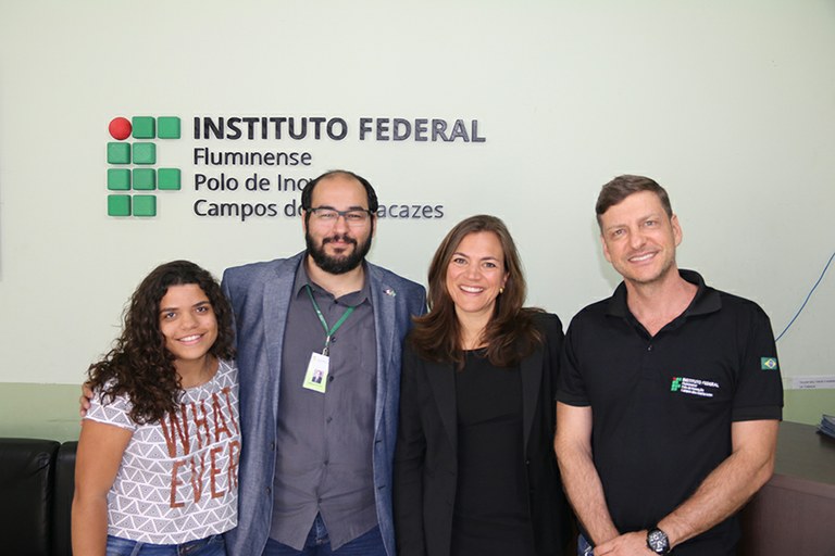 Vice-cônsul canadense visita instalações do Polo de Inovação.