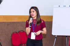 A professora Lilian Coelho apresenta o projeto "Eu, Cientista". (Foto: Rodrigo Fonseca - IFAM)