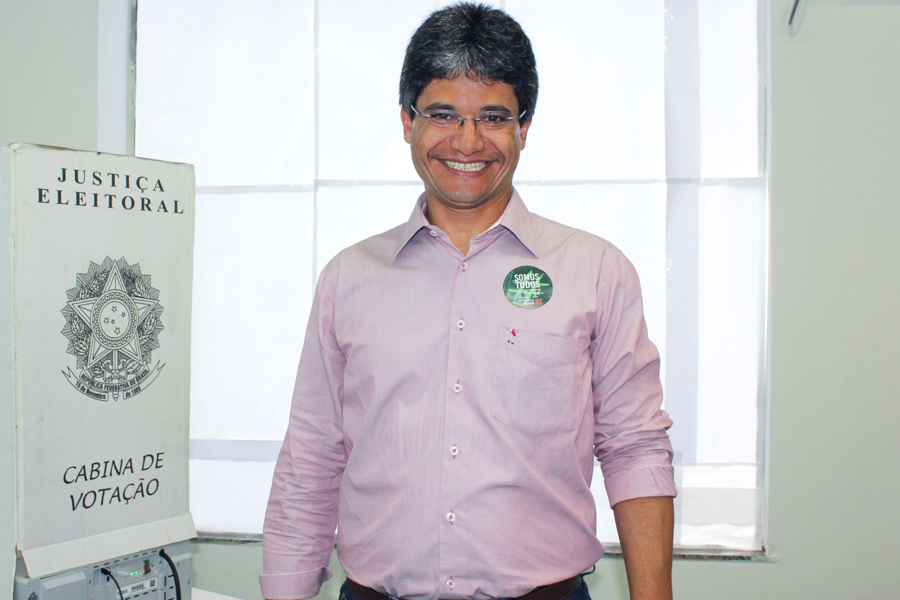 Jefferson Manhães é reeleito para o cargo de reitor do IFF