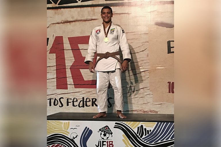 Judô masculino conquista medalha de ouro no JIF Nacional