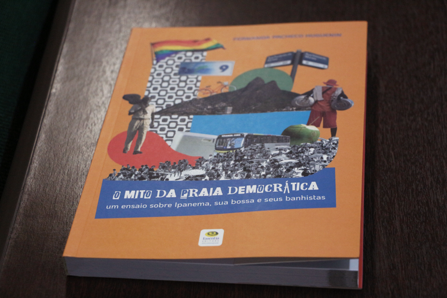 Livro desconstrói o mito da praia democrática ao mapear suas tribos e territórios na faixa de areia