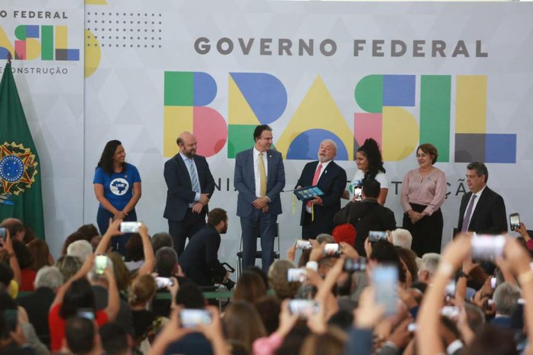 MEC anuncia 2,44 bilhões para universidades e institutos federais