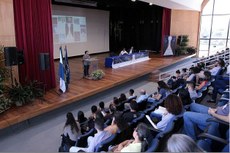 Mesa teve como tema “Desenvolvimento regional e financiamento das pesquisas nas Universidades” (Foto: Ascom Uenf)