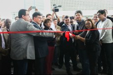 Autoridades participam da solenidade do corte de fita da abertura oficial da Feira de Oportunidades e 7ª Mostre-se.