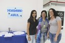 As bolsistas Thalita e Fernanda com a coordenadora da Escola de Formação, Thaís Almeida