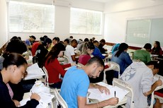 Candidatos durante a realização da prova no Campus Campos Centro.