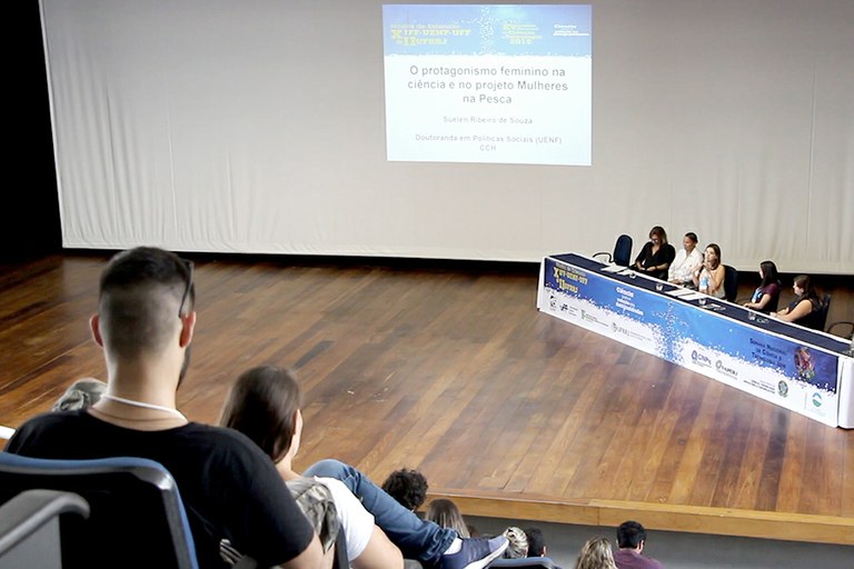 Mesa Redonda discute a representação feminina na difusão do conhecimento