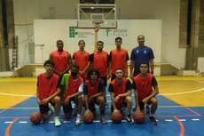 Equipe de basquete masculino é composta por atletas dos campi Campos Centro e Bom Jesus (Foto: Divulgação/IFF).