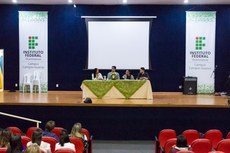 Participantes da mesa-redonda defenderam o ensino plurilíngue nas escolas (Fotos: Mayhara Barcelos/IFF)