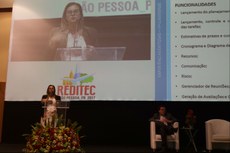Simone Vasconcelos apresenta projeto do IFF na Reditec