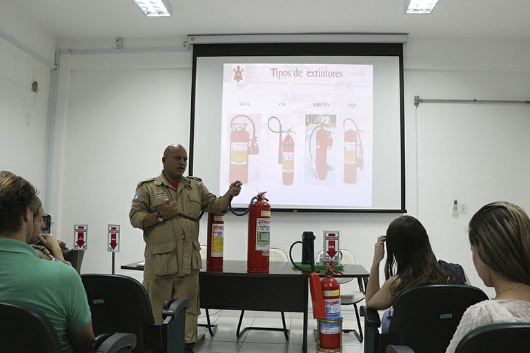 Servidores do IFF participam de treinamento do Corpo de Bombeiros