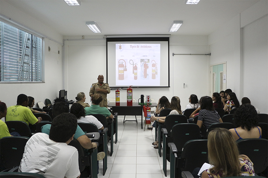 Servidores do IFF participam de treinamento do Corpo de Bombeiros