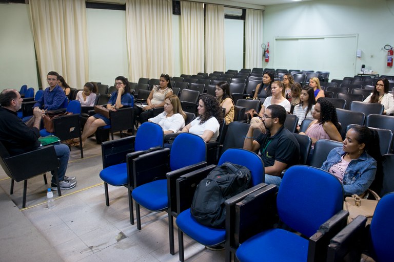 Servidores participam de palestra sobre Acompanhamento Interdisciplinar para Permanência e Êxito