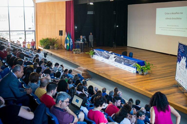 Uenf, IFF e UFF iniciam evento com missão de levar a ciência para o dia a dia das pessoas (2).jpg