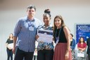 A estudante Ranna Ambrosio e a professora Lívia Azelman receberam prêmio de melhor trabalho na categoria de Ciências Exatas e da Terra